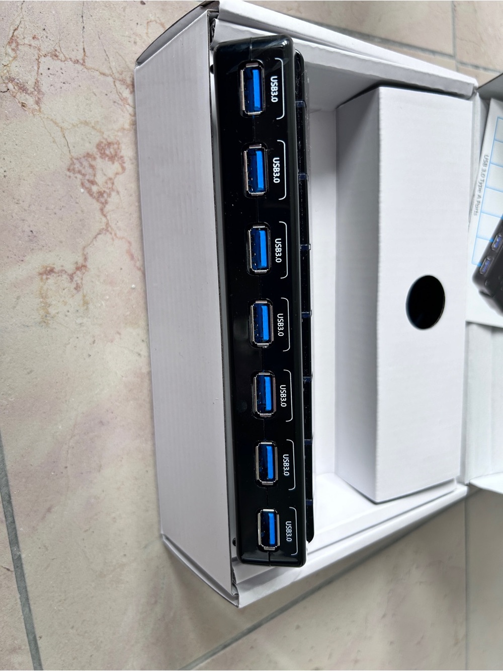 StarTech.com 7 Port SuperSpeed USB 3.0 Hub ST7300USB3B - Picture 3 of 6